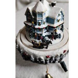 Thomas Kinkade A Holiday‎ Gathering 2006 Illuminated Ornament Bradford Edition